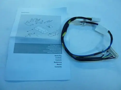 Kabel mit mehreren Anschlüssen, begleitet von einer Montageanleitung. Das Produkt stammt von der Marke Remeha und dient zur elektrischen Verbindung.